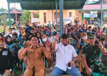 Reses Anggota DPR RI   H Irwan Bersama  Warga Batu Ampar di Kutim