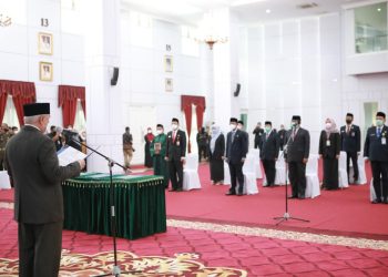 Isran Lantik 14 Pejabat Tingkat Pratama di Lingkungan Pemprov Kaltim