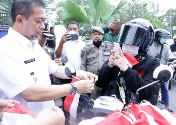 Pemprov Bagikan 1.100 Bendera Sebagai Wujud Cinta Tanah Air