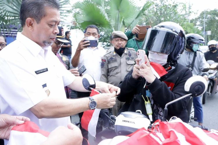 Pemprov Bagikan 1.100 Bendera Sebagai Wujud Cinta Tanah Air