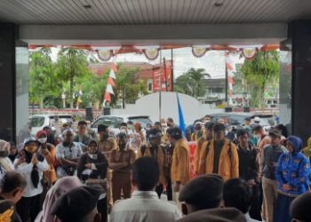 Anggota DPRD Samarinda  Terima Aksi Unjuk Rasa Para Guru di Samarinda