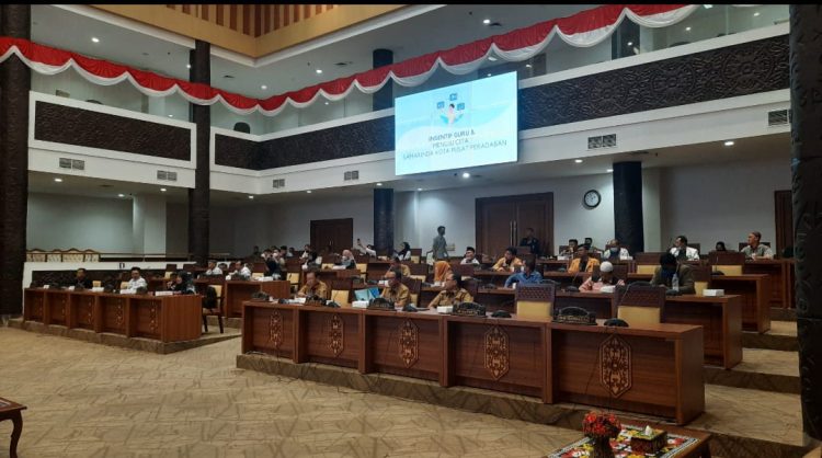 Rapat Paripurna DPRD Kota Samarinda Bahas APBD-P Tahun 2022.