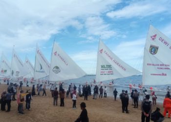Kadispora Kaltim   Sambut Festival Sandeq di Pantai Manggar