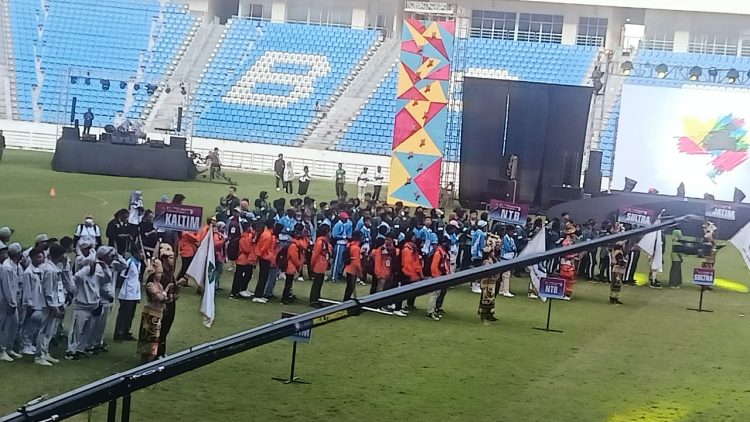 Gubernur Kaltim  Resmi Buka Pra POPNAS di Stadion Batakan Balikpapan .