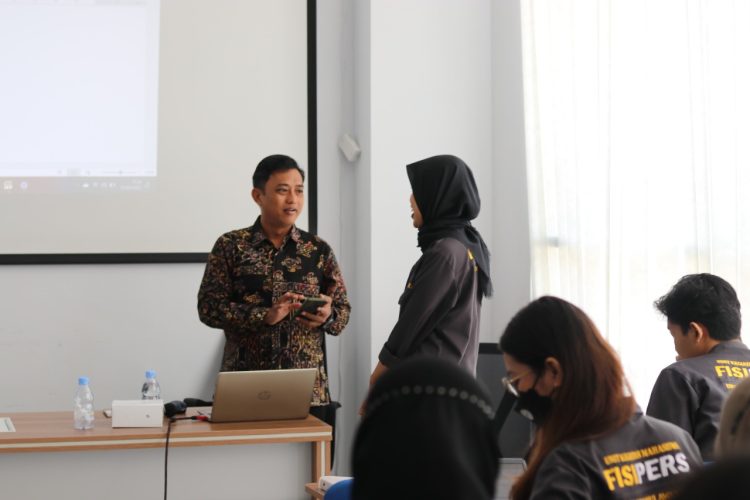 Ketua PWI Kaltim Jadi Narsum Journalist Week di Fisiper Unmul