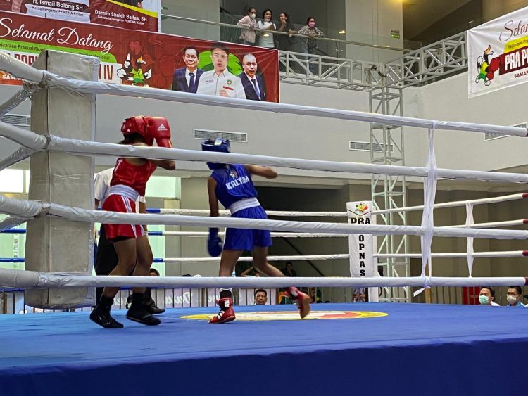 Dua Finalis Tinju Putri Kaltim Tumbang Melawan NTT