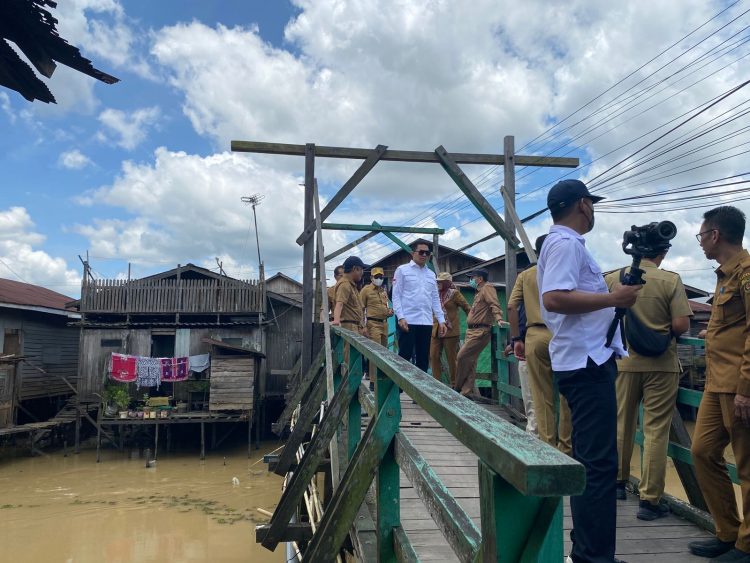 Wali Kota Samarinda Turun ke Lapangan Cek Saluran Air