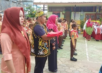 Peringatan  Sumpah Pemuda di SD N 004 Proklamasi Samarinda Gunakan Pakaian Adat