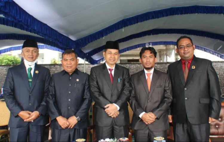 Ketua dan Anggota DPRD Kutim Hadiri Upacara Hari Pahlawan 2022