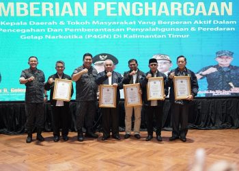 Gencar Perangi Narkoba, Bupati Ardiansyah Sulaiman Terima Penghargaan BNN