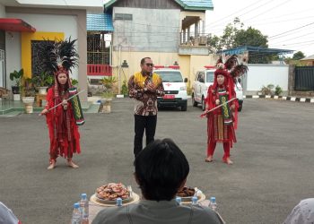Wabup Kutim Serahkan Ambulance untuk KKK dan KKBM