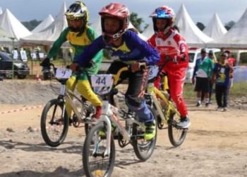 Diberi Semangat Ketua Kontingen, Atlet Sepeda Kutim Sabet 8 Medali