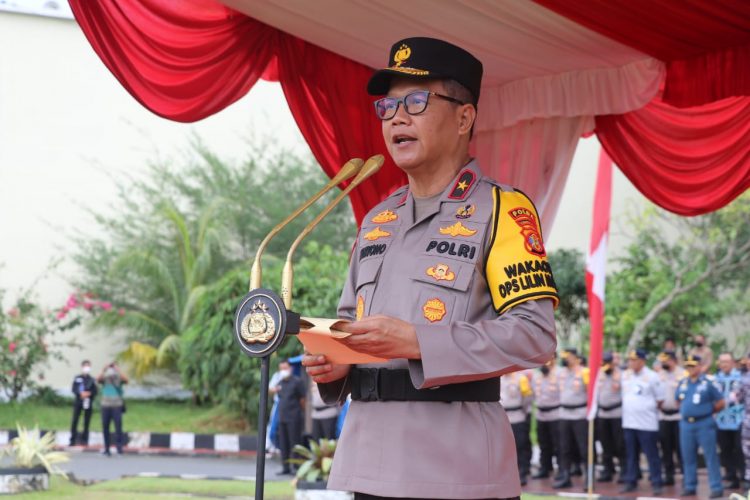 Jelang Natal dan Tahun Baru, Wakapolda Kaltim Pimpin Apel Ops Lilin Mahakam 2022