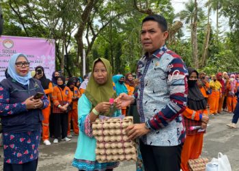 Puncak Hari Ibu di Samarinda  Bagikan 175 Paket Sembako.
