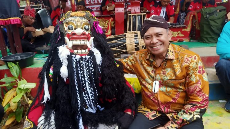 Rendi Susiswo Ismail  :  Seni Budaya Wayang Kulit dan Kuda Lumping  Penunjang Pariwisata Yang Harus di Lestarikan