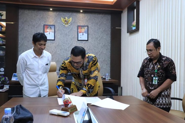 Komitmen Jaga Kualitas Penyiaran Kaltim, Diskominfo Tandatangani MoU Bersama KPID