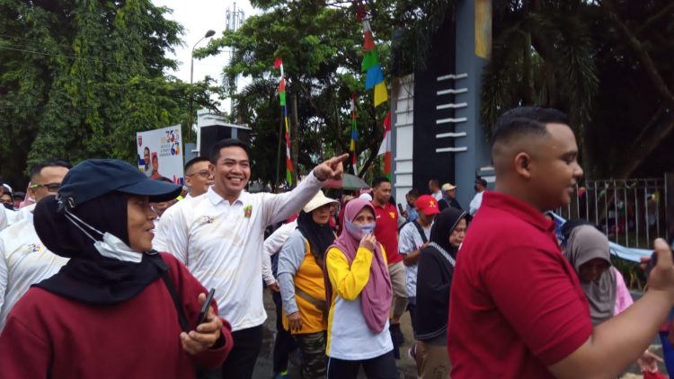 Walikota Samarinda : Masyarakat Ikut Jalan Sehat Perekonomian Meningkat Masyarakat Sejahtra