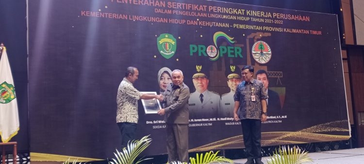 Gubernur Serahkan Sertifikat Proper LH Kepada Perusahaan Kaltim