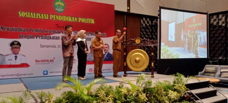 Kesbangpol Kaltim Sosialisasikan Pendidikan Politik bersama KPU dan Akademisi