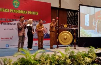Kesbangpol Kaltim Sosialisasikan Pendidikan Politik bersama KPU dan Akademisi