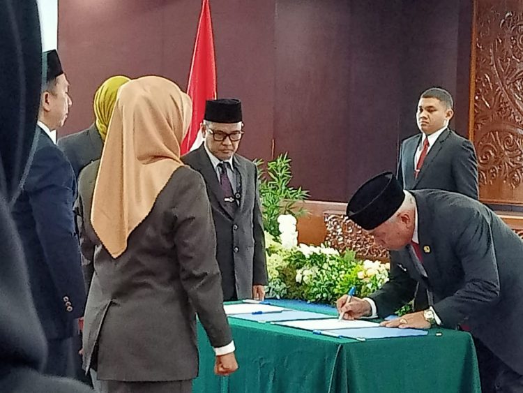 Gubernur Kaltim Isran Noor Lantik 47 PNS di Lingkungan Pemerintah Provinsi Kaltim