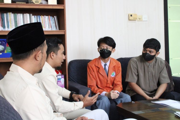  KPID Kaltim Serahkan Kembali Para Siswa SMK Negeri 15 dan SMK TI Labbaika ke Sekolahnya Usai Prakerin