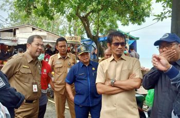 Komisi II  Sidak Ke Pasar Klandasan Untuk Cek Kondisi Bangunan