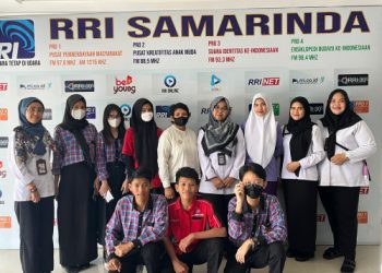 Siswa Prakerin KPID Kaltim Ke RRI Samarinda Melihat Siaran Radio yang Semakin Maju