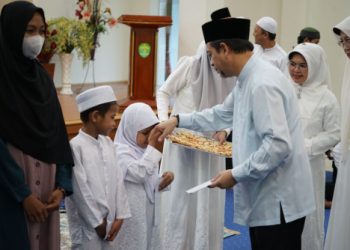 Bulan Ramadan, Wagub Kaltim Bersama Bapenda Santuni Yatim Piatu