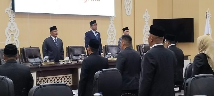 Imam Dan Asep Dilantik  Wakil Ketua  DPRD Balikpapan Melalui Sidang Paripurna.