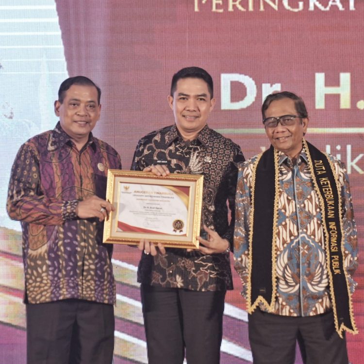 WaliKota Samarinda Raih Peringkat  Terbaik Nasional Pada Hari Keterbukaan Informasi Nasional 2023.