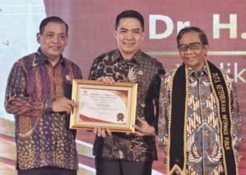 WaliKota Samarinda Raih Peringkat  Terbaik Nasional Pada Hari Keterbukaan Informasi Nasional 2023.