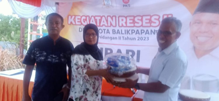 Pengerasan Jalan dan Air Bersih Jadi Harapan Masyarakat Pada Reses Wakil Ketua DPRD Subari