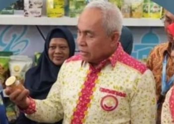 Isran Noor Kunjungi Stand Penas KTNA Kaltim di Padang