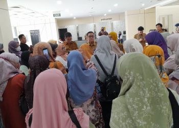 Resah, Puluhan Emak-emak Datangi BPKAD Kaltim