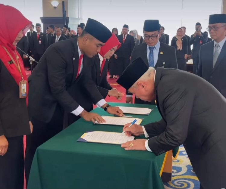 Gubernur Kaltim Lantik 26 Pejabat Administrator, Pengawas dan Fungsional,