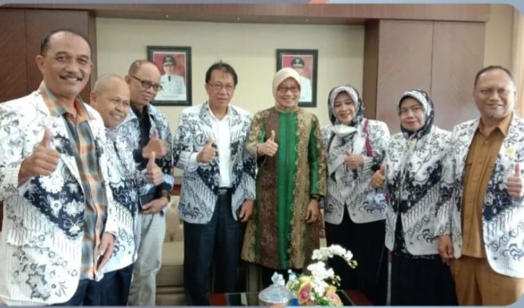 SEKDA KALTIM DUKUNG PGRI TINGKATKAN KUALITAS PENDIDIKAN DI KALTIM