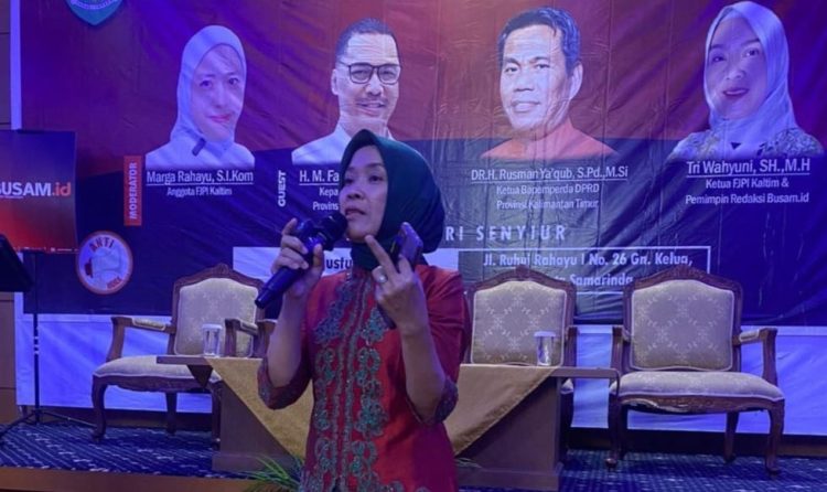 Ketua FJPI Kaltim Try Wahyuni : Pentingnya Peran Perempuan Dalam Mengatasi Berita Hoax
