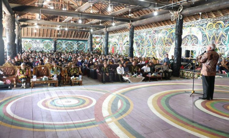 Gubernur Temui Masyarakat Adat di Desa Miau Baru Kutim