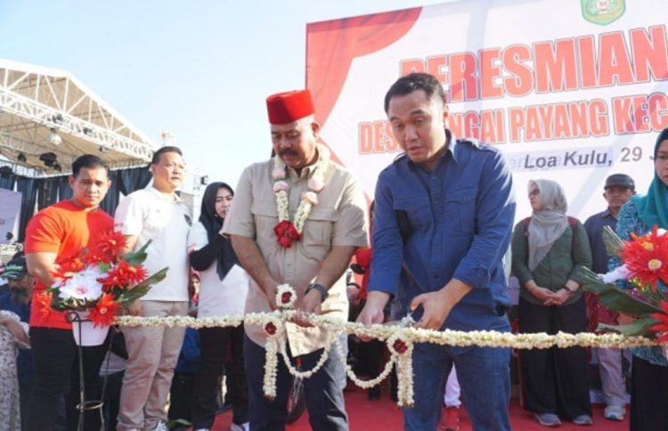 Bupati Kukar Edi Damansyah Resmikan Pasar Desa Sungai Payang Loa Kulu