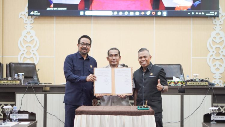 Rapat Paripurna Ke 20 Membahas Produk Hukum Daerah .