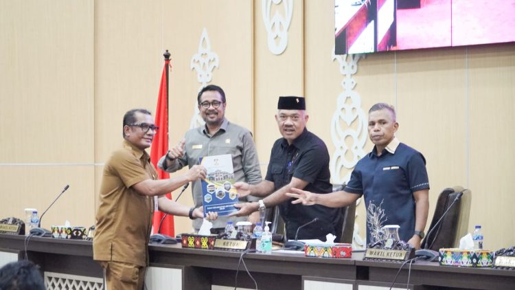 Penyampaian Jawaban Wali Kota Pada Rapat Paripurna DPRD .