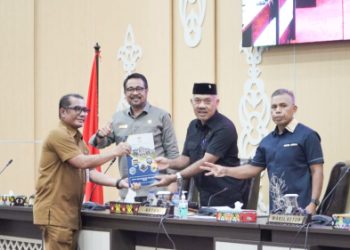 Penyampaian Jawaban Wali Kota Pada Rapat Paripurna DPRD .