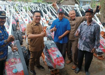Kukar Swasembada Pangan, Wabup Kukar Salurkan Alsintan Kepada Petani