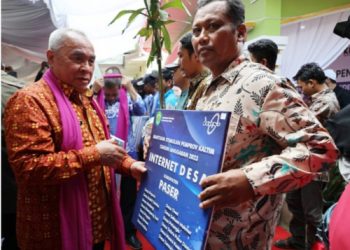 Gubernur Kaltim Bantu Internet Gratis kepada 13 Desa di Kabupaten Paser.