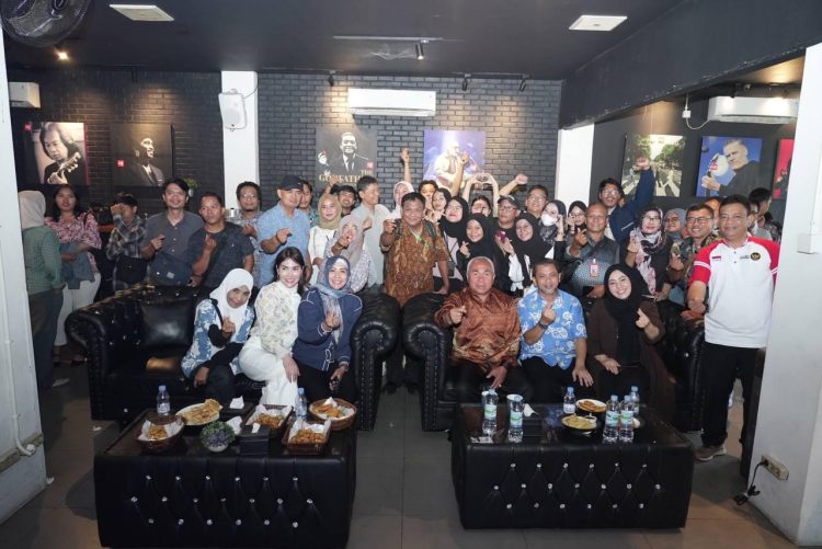 Jelang Akhir Jabatan, Isran Noor dan Hadi Mulyadi Berbincang  Santai Bersama Wartawan