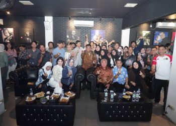 Jelang Akhir Jabatan, Isran Noor dan Hadi Mulyadi Berbincang  Santai Bersama Wartawan