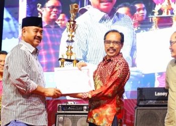 Dinas Perkebunan Kutai Kartanegara Dapat Penghargaan stand OPD terbaik expo Erau Adat Pelas Benua 2023.