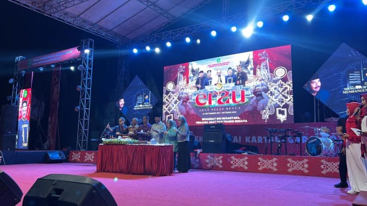 Edi Damansyah Apresiasi Pelaku Ekonomi Kreatif di Kukar Saat Tutup Expo Erau Pelas Benua Tahun 2023