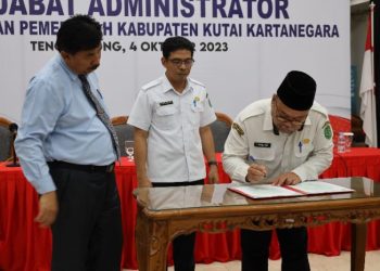 Sertijab di Lingkungan Pemkab Kukar di saksikan Sekda  Sunggono